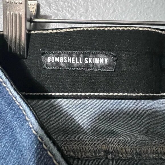 Torrid Premium Bombshell Skinny Jeans Ripped  22R EUC Med Wash Comfortable Waist - Picture 4 of 5